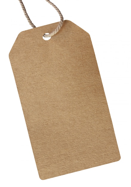 Photo Étiquette de prix en carton vierge attachée avec une corde pour afficher le prix ou la remise sur le produit isolé