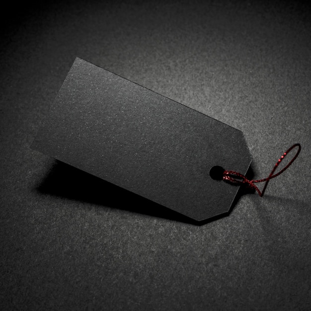 Étiquette de prix mystérieuse fond sombre
