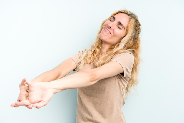 Photo Étirement des bras en position détendue