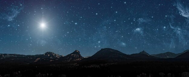 Photo l'étoile de noël brille la nuit sur les montagnes de bethléem