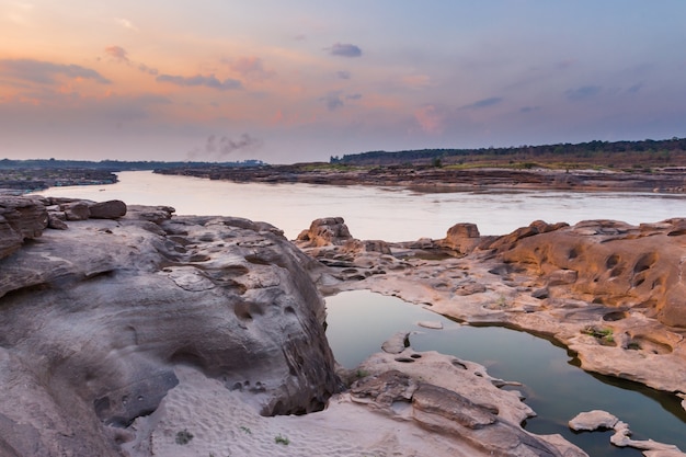 étonnant sam phan bok et grand canyon à Ubon, en Thaïlande.