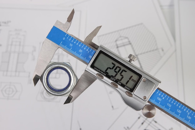 Photo Étrier et écrou de dessin technique technologie d'ingénierie et travail des métaux mesure de l'étrier de l'écrou métallique