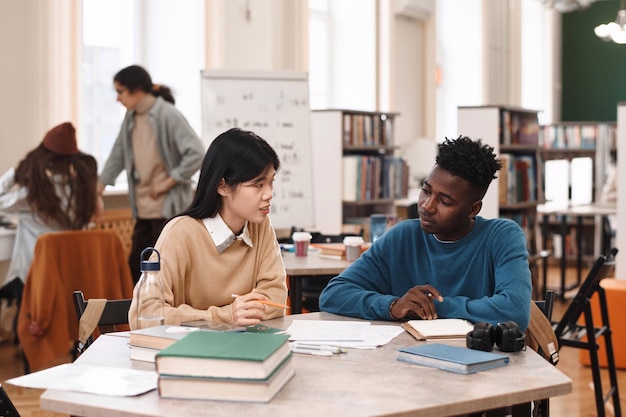 L'étude en couple à la bibliothèque