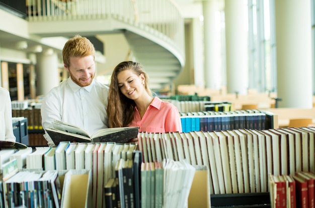 Etudiants à la bibliothèque