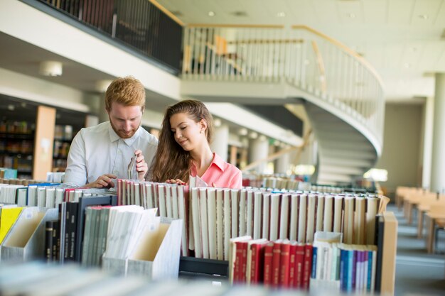 Etudiants à la bibliothèque