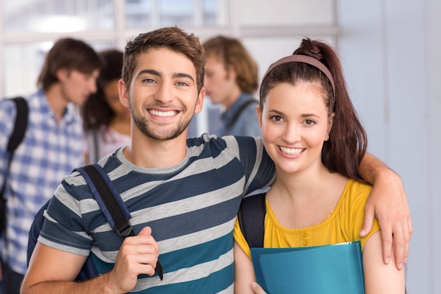 Des étudiants heureux au collège