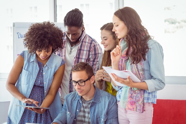 Étudiants En Mode Travaillant En équipe