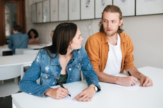 étudiants participant à l'examen