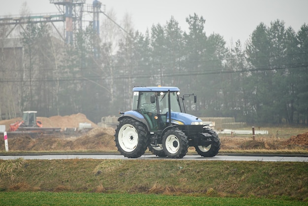 Europe Pologne 02092024 Les agriculteurs polonais luttent pour leurs droits avec des tracteurs et des bannières Ils demandent plus de subventions et d'allégements fiscaux pour leur secteur La manifestation provoque le chaos sur les autoroutes