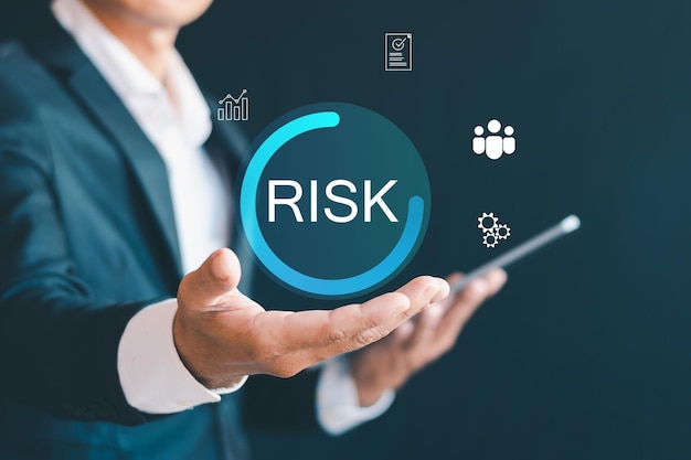 Évaluation et gestion des risques femme d'affaires expérience faible niveau de gestion des risques analyse de mesure technologie finance d'entreprise santé ressources humaines assurances