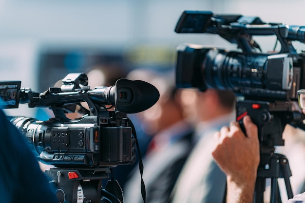 Événement d'enregistrement de caméraman à la conférence de presse des médias