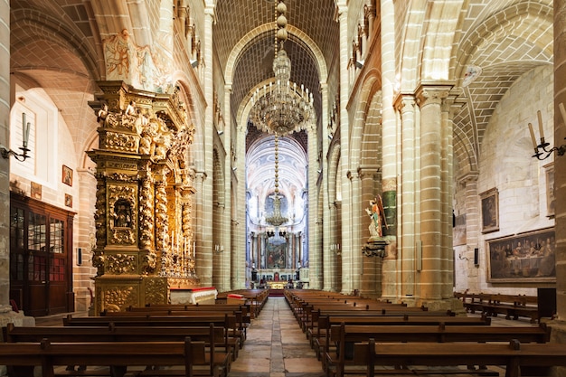 EVORA, PORTUGAL - 15 JUILLET : L'intérieur de la cathédrale d'Evora (Se de Evora) le 15 juillet 2014 à Evora, Portugal