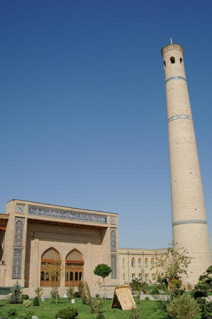 Examen externe de l'architecture restaurée des bâtiments anciens à Tachkent, Ouzbékistan