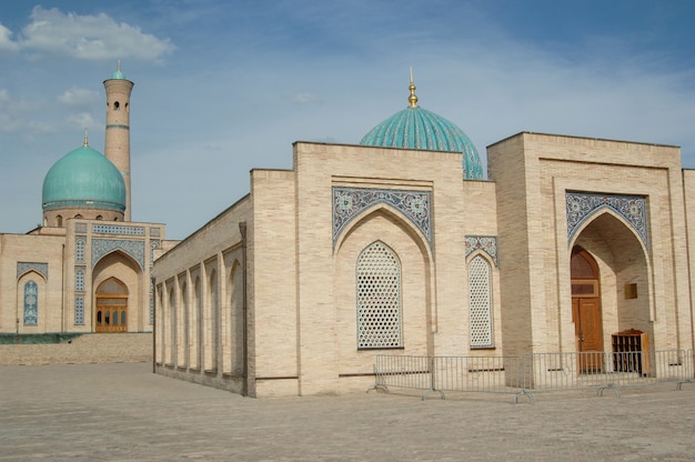 Examen Externe Du Registan à Samarkand. Architecture Ancienne De L'asie Centrale