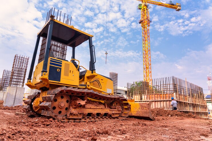 Excavatrice pour travailler avec de la terre et du sable dans une sablière dans les travaux de fondation du bâtiment