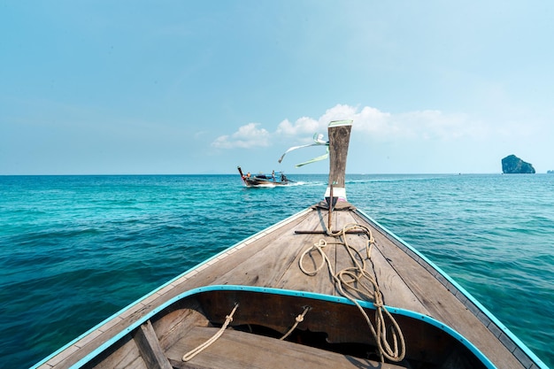 Excursions en bateau sur les mers et les îlesVoyage en bateau longtail