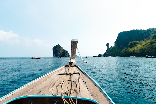 Excursions en bateau sur les mers et les îlesVoyage en bateau longtail