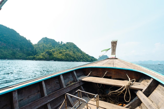 Excursions en bateau sur les mers et les îlesVoyage en bateau longtail