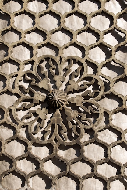 Exemple de motifs d'art ottoman appliqués sur du métal