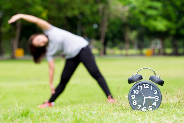 Exercice du matin et horloge noire