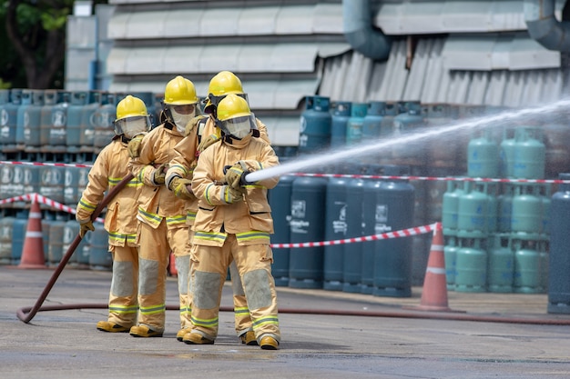 Exercice d&#39;entraînement en cas de catastrophe représentant une station-service à Lampang, en Thaïlande