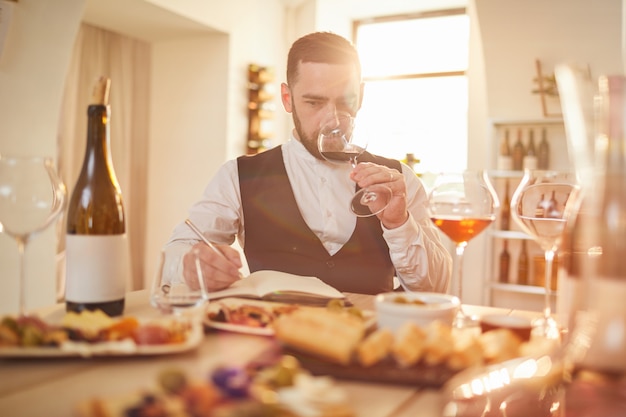 Expert en vin au soleil