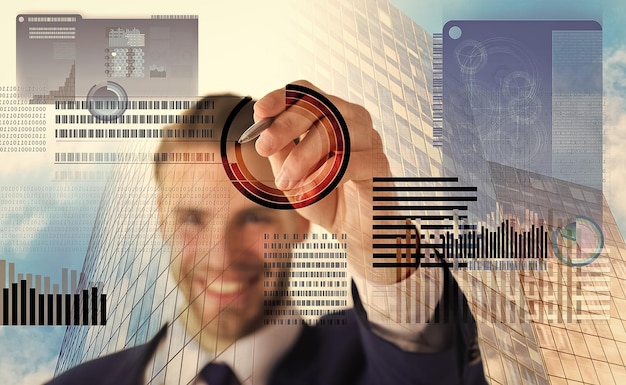 Exploitation de la crypto-monnaie Résoudre le bloc générer des bénéfices Technologie Blockchain Future argent numérique Investissement crypto-monnaie L'homme interagit avec les graphiques commerciaux d'affichage virtuel Créer un portefeuille de crypto-monnaie