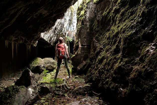 Explorez L'ancienne Grotte De La Forteresse