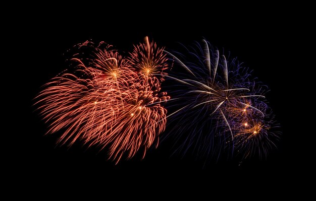 Photo une explosion de feux d'artifice dans le ciel nocturne