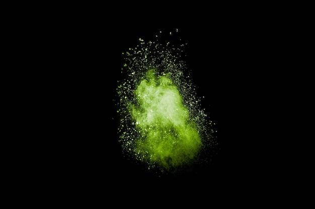 Explosion de poussière verte abstraite. Poudre verte éclaboussée.