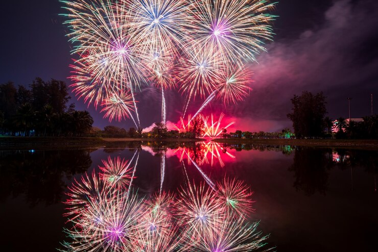 Photo exposition de feux d'artifice pendant la célébration la nuit