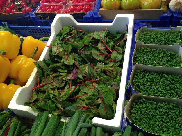 Photo exposition de légumes à l'épicerie