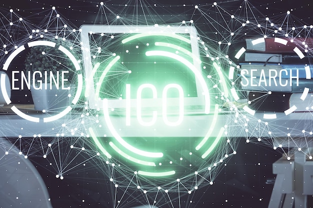 Exposition multiple de l'hologramme et de la table du thème de l'économie blockchain et de la crypto-monnaie avec fond d'ordinateur Concept de crypto-monnaie Bitcoin