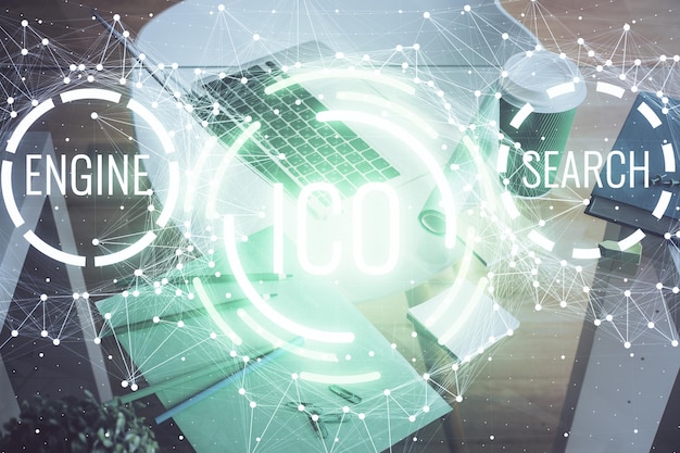 Exposition multiple de l'hologramme et de la table du thème de l'économie blockchain et de la crypto-monnaie avec fond d'ordinateur Concept de crypto-monnaie Bitcoin