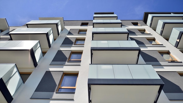 Extérieur de bâtiment résidentiel contemporain à la lumière du jour Immeuble moderne