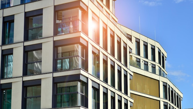 Extérieur de bâtiment résidentiel contemporain à la lumière du jour Immeuble moderne