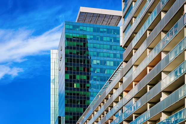 Extérieur de bâtiment résidentiel et plat d'appartement moderne à Vienne d'Autriche. Nouvelle maison de luxe et complexe résidentiel. Architecture de biens immobiliers et de condos de la ville.