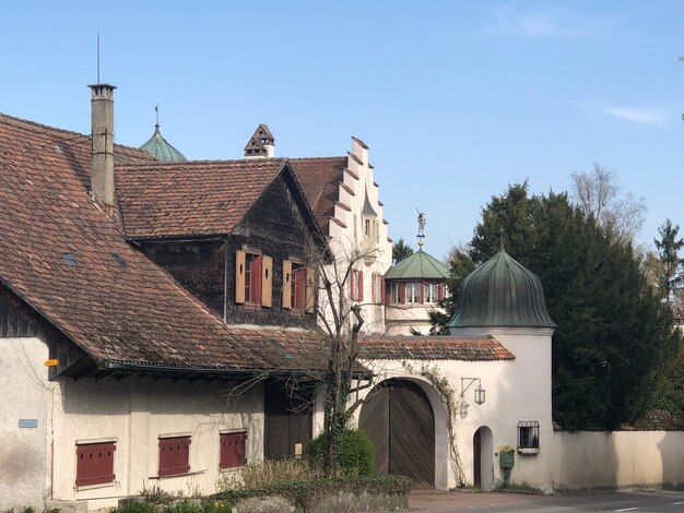 L'extérieur des bâtiments contre le ciel