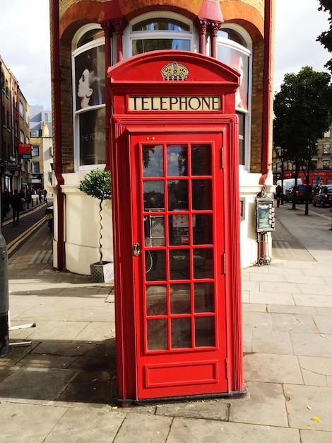 Extérieur de la cabine téléphonique