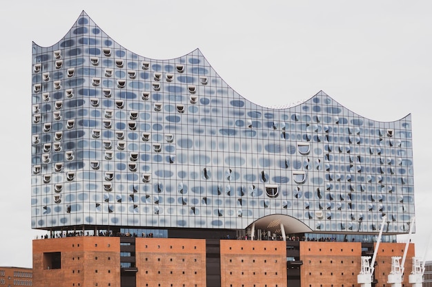 L'extérieur du bâtiment contre le ciel