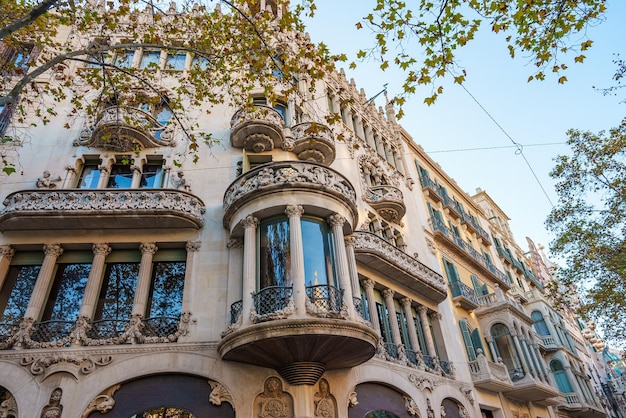 Extérieur du bâtiment ornemental sur rue