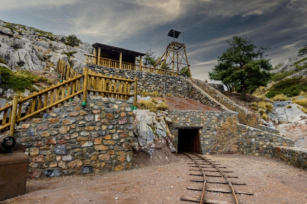 Extérieur d'une petite mine de fer restauré