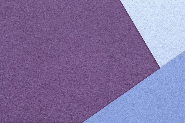 Exture de fond de papier de couleur violet artisanal avec bordure bleue et très péri Vintage carton violet abstrait