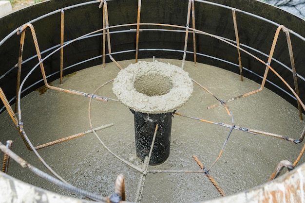 fabrication d'un produit en béton armé coulée en béton d'une billette armée dans un moule métallique