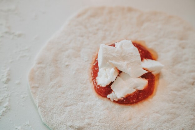 Fabrication de snacks Panzerotti faits maison des Pouilles, Italie