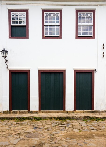 Façade aux couleurs vives