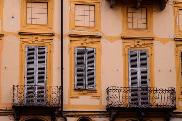 Façade de bâtiment avec des fenêtres