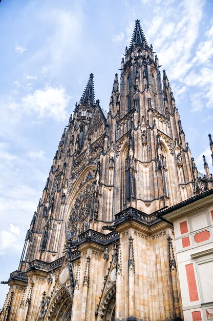 Photo façade de la cathédrale saint-guy