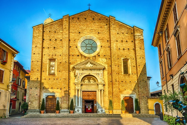 Façade de la cathédrale de Salo Lac de Garde Italie