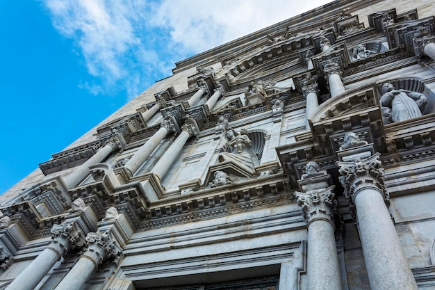 Façade du mur de la cathédrale de Gérone Espagne